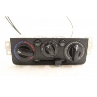 блок управления климат-контролем Mazda Demio DW3W 2000 D26761190C