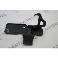 Крючок капота Land Rover Discovery L462 2016 LR137754