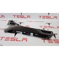накладка на торпедо (консоль) правая верхняя Tesla Model X 2016 1042774-11-B,6007628-00-C