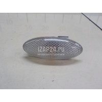 Повторитель на крыло белый Toyota CorollaVerso (2004 - 2009) 81730-02080