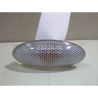 Повторитель на крыло белый Toyota CorollaVerso (2004 - 2009) 81730-02080