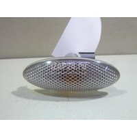 Повторитель на крыло белый Toyota CorollaVerso (2004 - 2009) 81730-02080