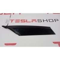 накладка люверса правая верхняя Tesla Model S 2020 1079636-00-A,1056380-00-C