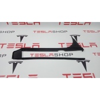 уплотнитель двери левой Tesla Model X 2017 1032153-00-D