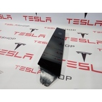 Молдинг (накладка кузовная) правый Tesla Model Y 2020 1494241-00-A,1516258-00-D