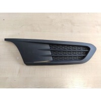 Volkswagen jetta решётка бампера правая передняя 5c6853666