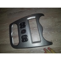 Накладка на торпедо центральная Renault Logan 2005 > 2010 8200780287
