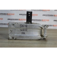 Кронштейн переднего усилителя MERCEDES W212 A2126200695