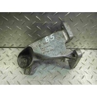 Кронштейн двигателя VW Passat (B5) 1996 3B0199308