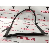 Уплотнитель Tesla Model 3 2020 1090511-00-K