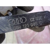 Патрубок (трубопровод, шланг) Audi A4 2008 06H121085C