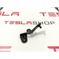 кронштейн (крепление) правый Tesla Model 3 2020 1089586-00-C
