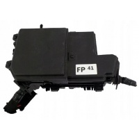 Renault корпус блока bezpeczników 284b51057r
