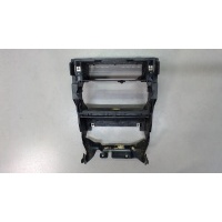 Кронштейн магнитолы перед. левая=правая Audi A4 (B6) 2000-2004 2005 8H0858005