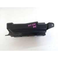 блок предохранителей Toyota Avensis AZT250 2004 8274105030