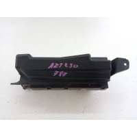 блок предохранителей Toyota Avensis AZT250W 2003 8274105030