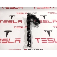 кронштейн (крепление) левый Tesla Model X 2016 1051824-00-B