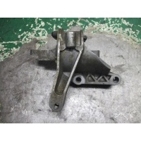 Кронштейн КПП Skoda Fabia 2002 8z0199543a