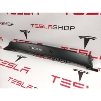 накладка двери (крышки) багажника задней правой Tesla Model X 2016 1062550-00-,1058414-00-
