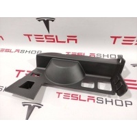 Накладка центральной панели правая нижняя Tesla Model X 2016 1035563-00-C,1054822-00-A