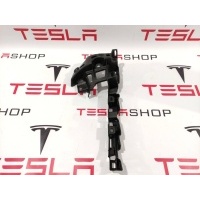 Кронштейн крепления стойки B правый верхний Tesla Model X 2016 1056079-00-E,1053727-00-B