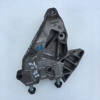 Лапа крепление audi a3 8p гольф v touran 06f199207j