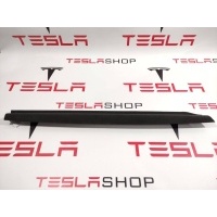 накладка двери задней левой Tesla Model X 2016 1051547-04-B