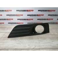Решетка противотуманной фары правая FORD Focus 2 1337347