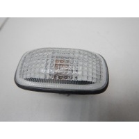 Повторитель на крыло белый Nissan Almera Classic (B10) (2006 - 2013) 26160-95f0a