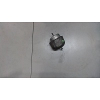Подушка крепления двигателя левая Volkswagen Passat 5 2000-2005 2003 8D0199379AE