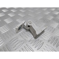 Петля двери передней правой Skoda Octavia 2015 7N0831402A