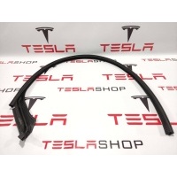 уплотнитель двери передней левой Tesla Model X 1 2017 1032147-00-C