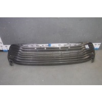 Решетка в бампер центральная Toyota Camry V70 5310233160