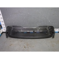 Решетка в бампер центральная Toyota Camry v70 5310233160