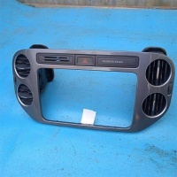 Рамка магнитолы VW Tiguan 2011-2016 2012 5N0858069JCIU