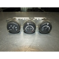 Блок управления климатической установкой NISSAN X-Trail (T30) 2001-2006 27500ES70A