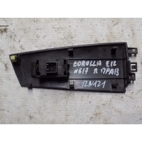 Накладка блока управления стеклоподъемниками TOYOTA Corolla E12 2001-2006 7423102300B0