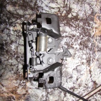 Renault зои замок капота 656015563r