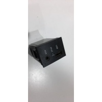Электронный блок AUX IPOD USB Hyundai ix55 2008-2013 961103J050