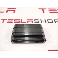 Решетка вентиляции кузова Tesla Model X 2017 1068034-00-C