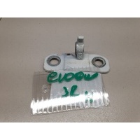 Петля двери задней правой нижняя Land Rover Range Rover Evoque 2011-2018 LR027585