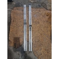 Направляющая шторки багажника (салазки) Toyota Prius 2008 3c9863556, 3c9863555
