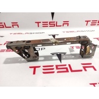 Кронштейн крепления сиденья перед. Tesla Model X 2017 1057164-00-C