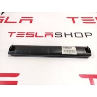 корпус салонного фильтра правая Tesla Model S 2015  1013537-00-A