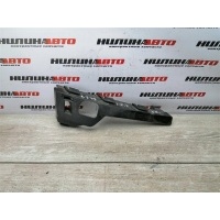 Кронштейн фары правый FORD Focus 2 1335698