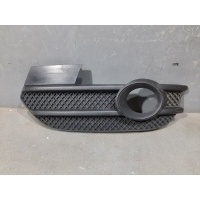 Решетка в бампер правая Audi Q3 8U 8U0807681A