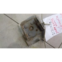 Кронштейн переднего бампера правый Mazda MPV LW 1999-2006 1999 LC625412YA