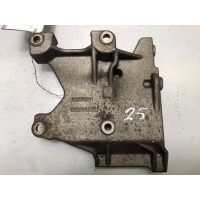 Кронштейн компрессора кондиционера Mitsubishi Space Star 1 1999 MR398271