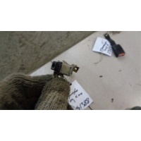 Выключатель концевой стояночного тормоза Mitsubishi Pajero, Montero Sport K9 1996-2009 1998 MB895092