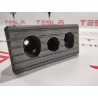Опора под домкрат (поддомкратная подушка) Tesla Model S 2015 1009124-00-C